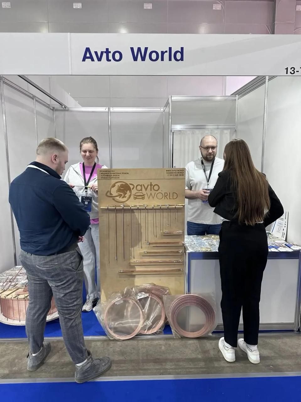 Поток посетителей у стенда Авто Ворлд на СТО Expo 2026